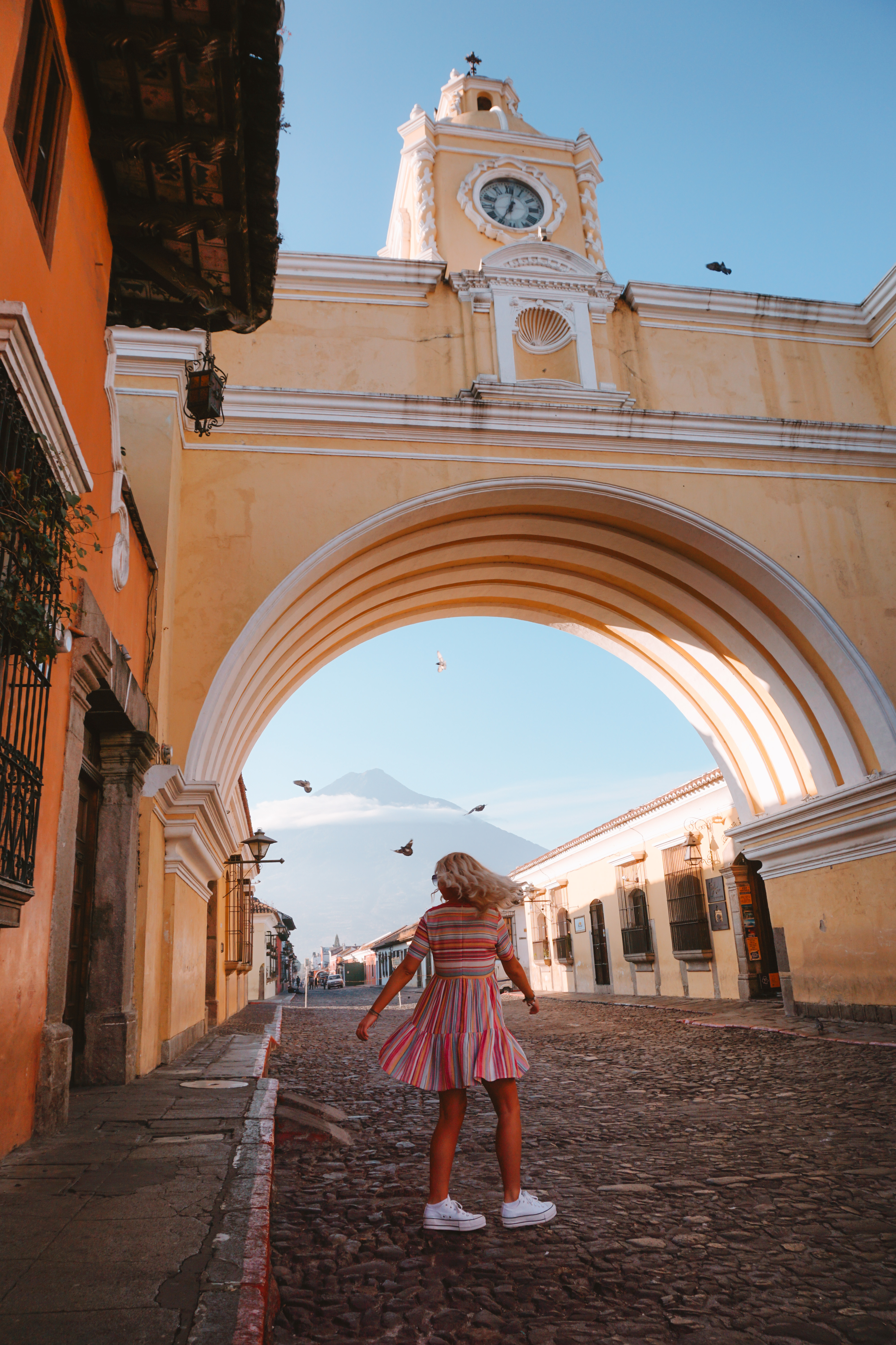 Fun things to do in Antigua, Guatemala. Check out my travel guide to learn more. Arco de Santa Catalina Antigua Guatemala | Guatemala Aesthetic | Guatemala Travel | Guatemala Travel Guide | Guatemala | Antigua | Antigua Guatemala | Antigua Guatemala Aesthetic | Antigua Travel | Antigua Things to Do | Antigua Travel Guide | Antigua Trip | Travel | Travel Aesthetic | Traveling | Travel Photography | Budget Travel | Budget Traveller | Budget Travel Destinations | Budget Traveling | Budget Travel Tips